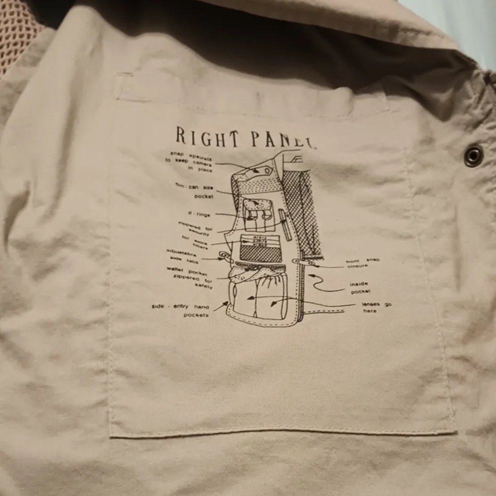 Vintage Banana Republic 1980's Men's Multi-Pocket Fishing/Utility Vest in Khaki